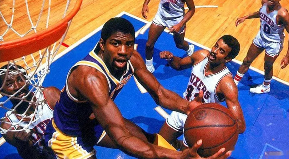 篮下守护者 篮下守护者